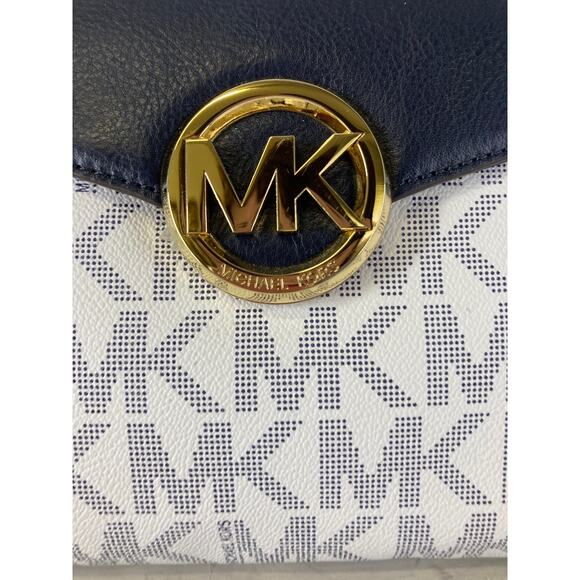 MICHAEL KORS, LARGE SIGNATURE PRINT LEATHER CROSSBODY BAG - Picture 7 of 14